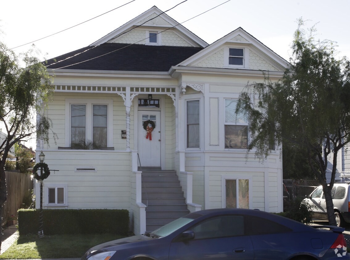 Building Photo - 357 Williams St