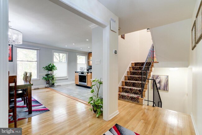 Foto del edificio - 2754 Unicorn Ln NW