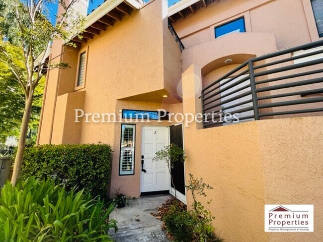 Foto del edificio - Beautiful 2BD/2BA Condo Unit in the Gated Community of Lakemont at Canyon Lakes- San Ramon