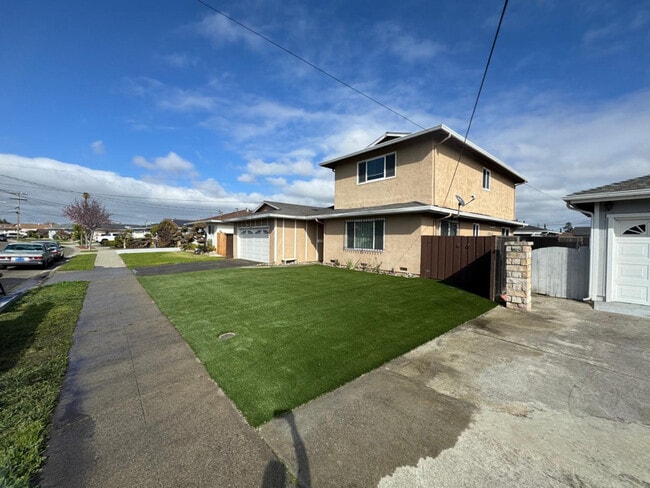 Building Photo - 14550 Acapulco Rd