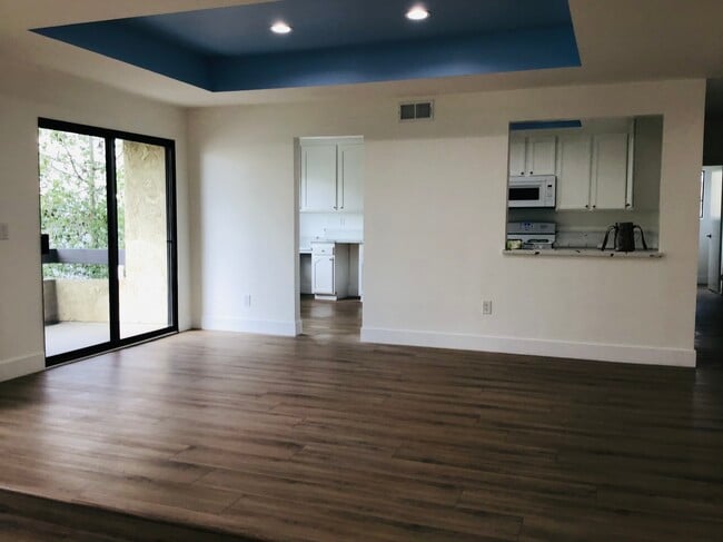 Building Photo - 5237 Newcastle Ave