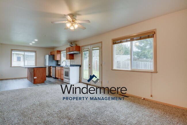 Foto del edificio - 4 Bedroom, 2.5 bath in Eagle Vista