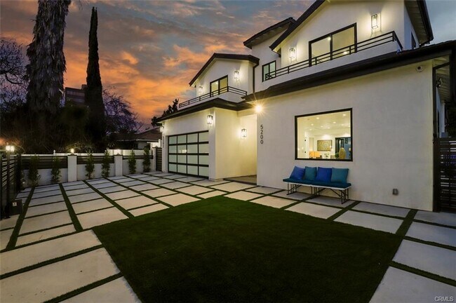 Building Photo - 5200 Avenida Oriente