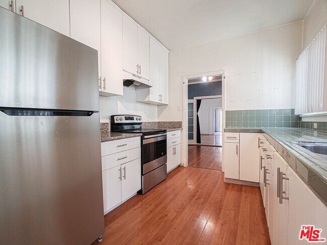 Foto del edificio - 336 S Wilton Pl