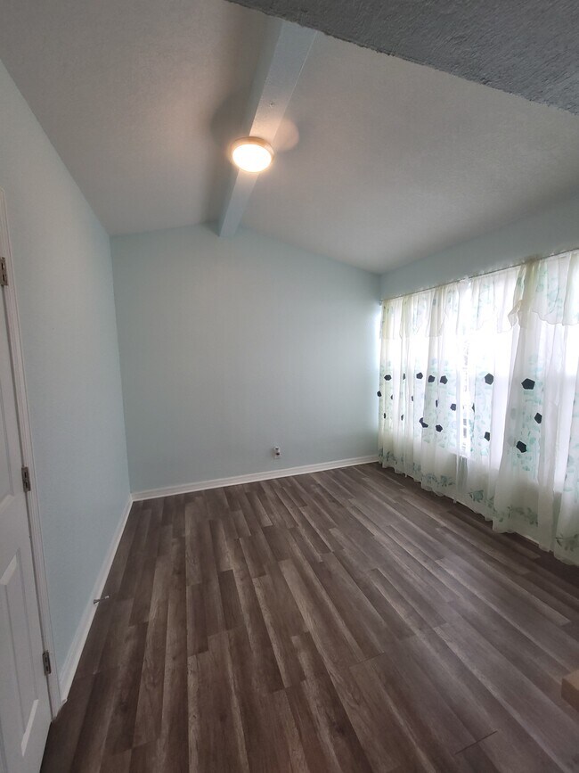 Building Photo - 513 Hollyhock Ln