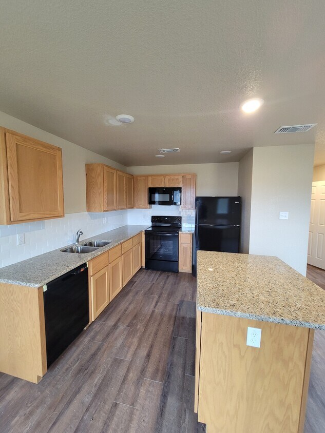 Building Photo - 1016 Cline Dr