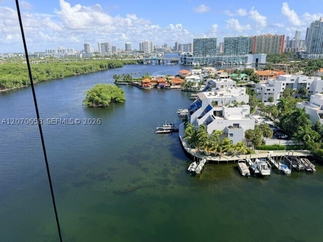 Foto del edificio - 400 Kings Point Dr