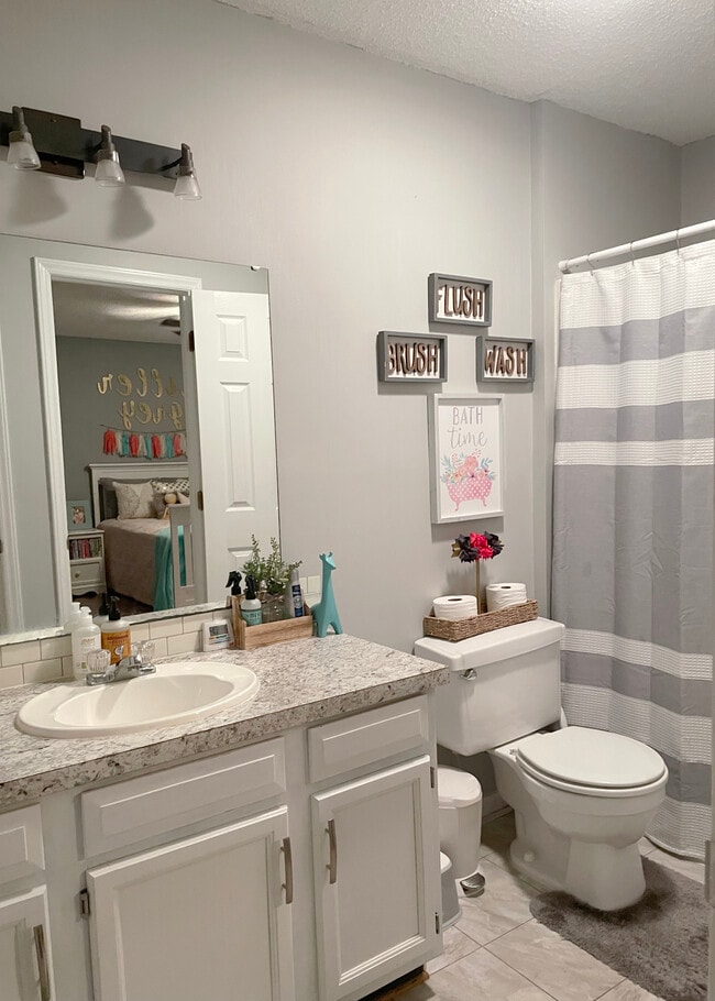 Bedroom B Bathroom - 122 W Victoria Ct