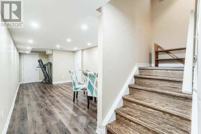 Building Photo - 92 Maddybeth Crescent