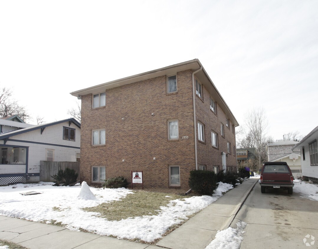 1233 S 25th St, Lincoln, NE 68502 - 1233 S 25th St Lincoln, NE