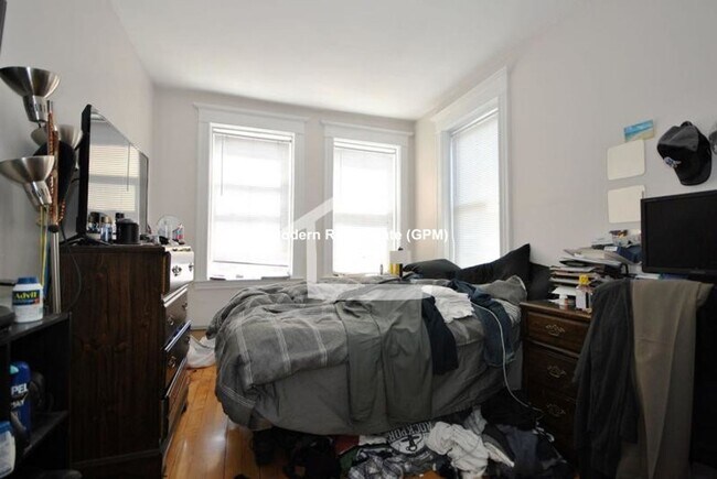 Building Photo - No Brokers Fee, Heat, Hot Water Included, Steps from Bust Stop and may local Shops.