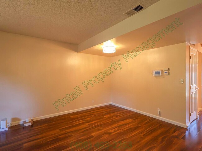 Foto del edificio - 1484 Carnot Dr