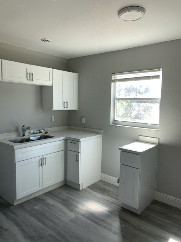 Building Photo - 719 N Sapodilla Ave