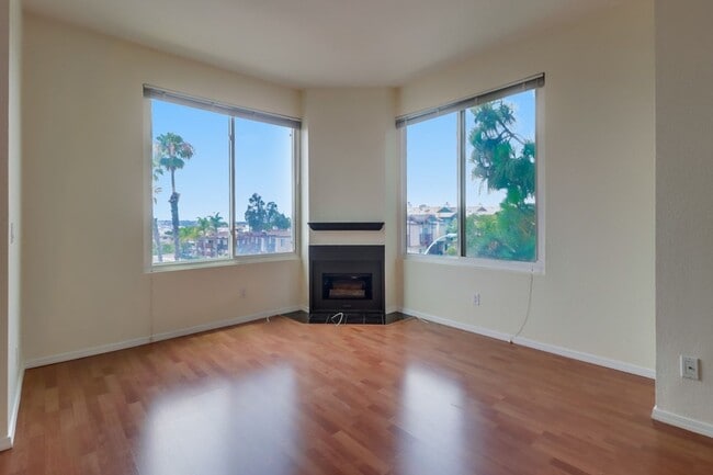 Building Photo - Amazing 2 Bedroom in Bankers Hill