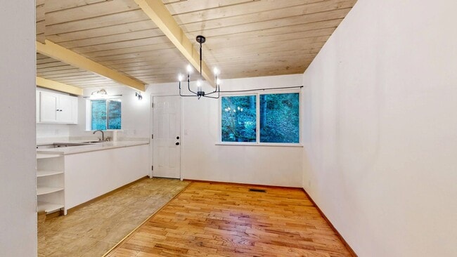 Building Photo - 3 Bedroom Home in Richmond Highlands