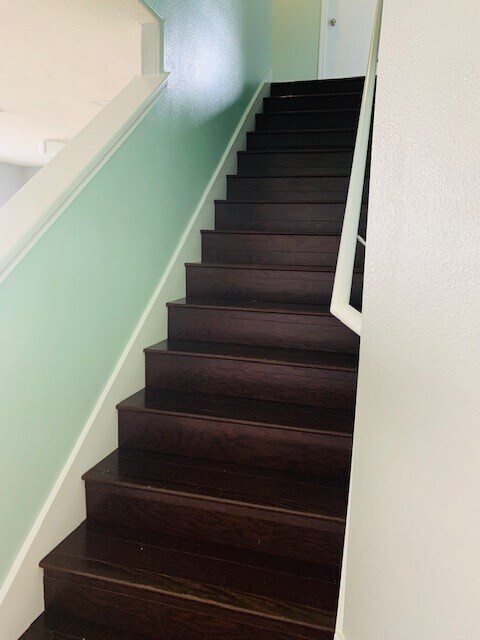 Building Photo - 5042 Canyon Blanco Dr