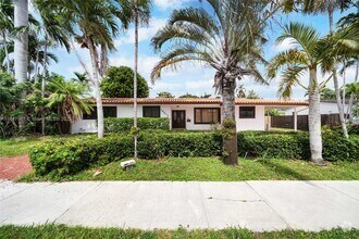 Building Photo - 19402 NE 19th Ct