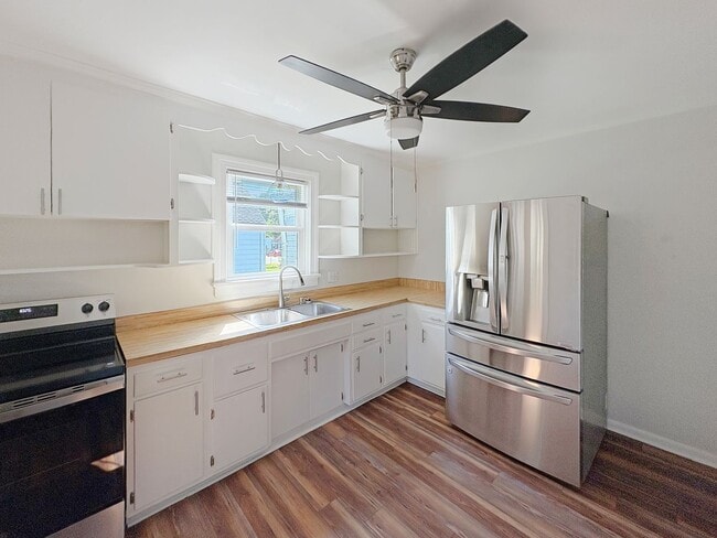 Building Photo - Newly Renovated 2-Bedroom Home in Vibrant ...