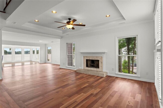 Building Photo - 1695 Spinnaker Dr