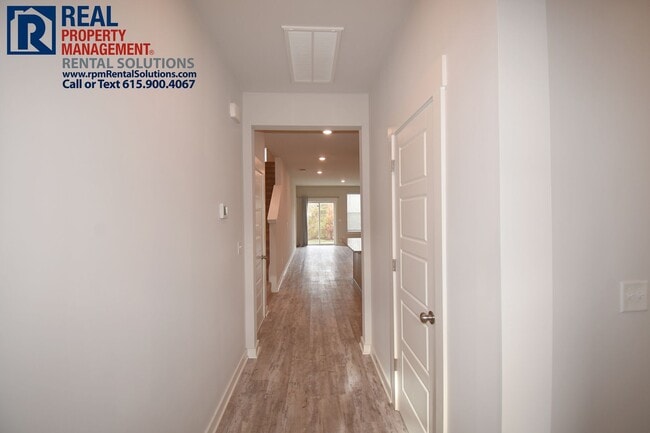 Building Photo - Wonderful 3BR+Loft+garage townhome availab...