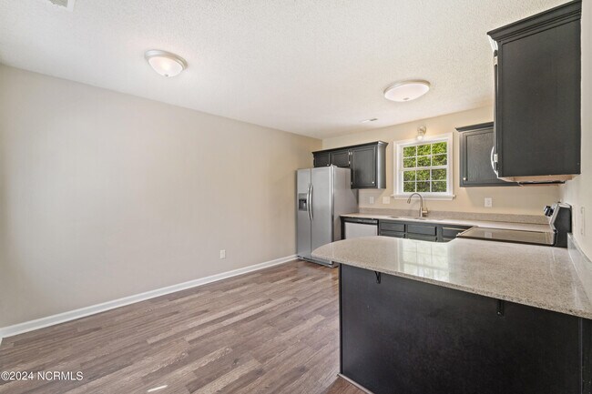 Building Photo - 208 Quarter Horse Ln