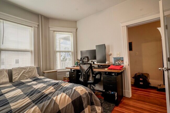 Building Photo - 93A Hillside St