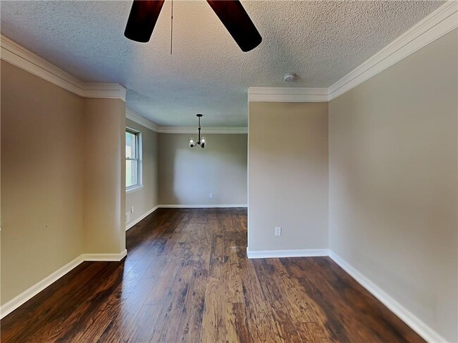 Building Photo - 575 Cherry Ln