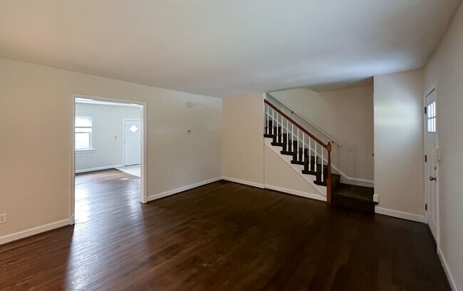 Foto del edificio - Charming 3Bedroom/1Bathroom in Cameron Vil...