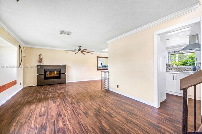 Foto del edificio - 16530 Royal Poinciana Ct