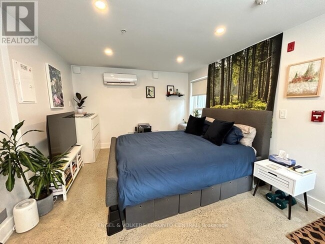 Building Photo - 1553 Bloor St W