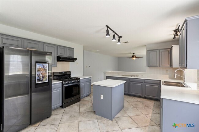Foto del edificio - 410 Steeplechase Dr