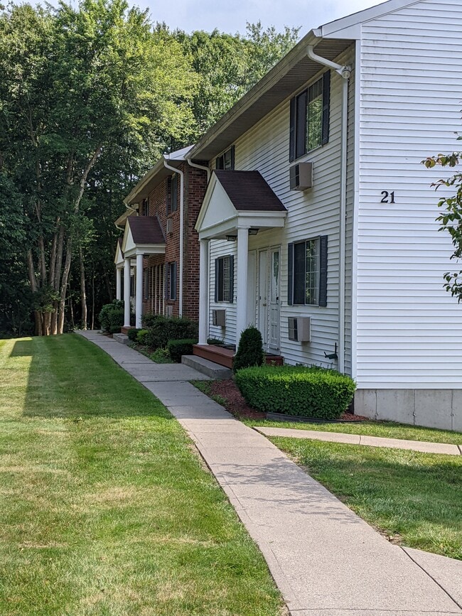 21 Lisa Ct Unit 10, Waterbury, CT 06704 Condo for Rent in Waterbury