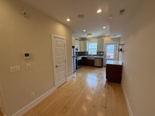 Photo - 707 18th St NE House