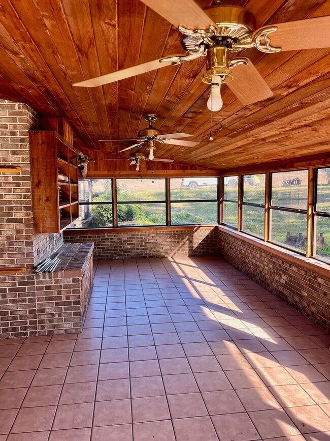 Foto del edificio - Luxurious Rustic 3333sqft  4BR/3.5BA/Oversized 2 Car Garage on 1.5 Acres!