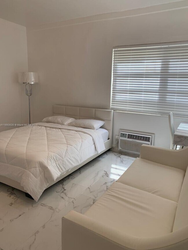 Building Photo - 545 Michigan Ave