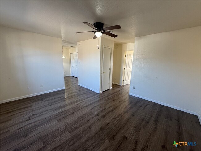 Foto del edificio - 5708 Greengate Dr