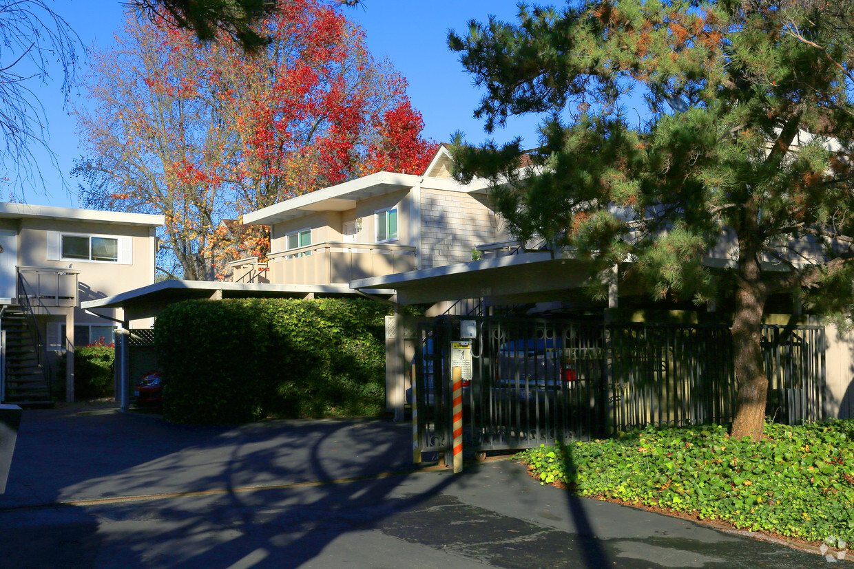 Building Photo - Apartments on Cabot Way