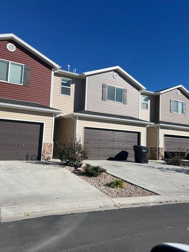 Building Photo - 3064 N 175 E