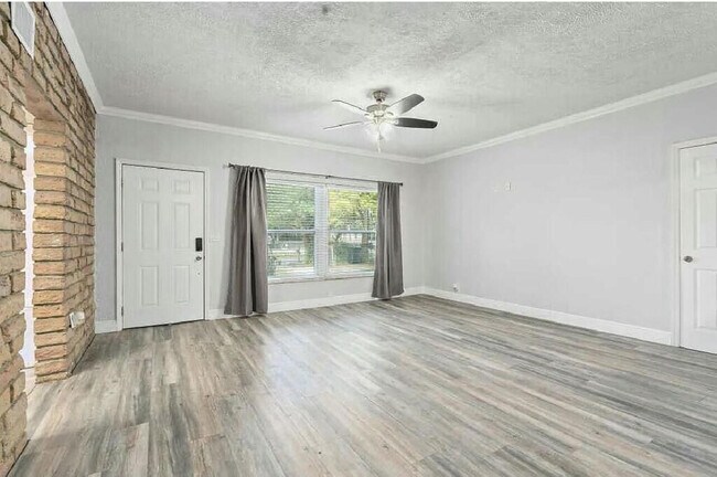 Building Photo - 1016 Chipola Rd