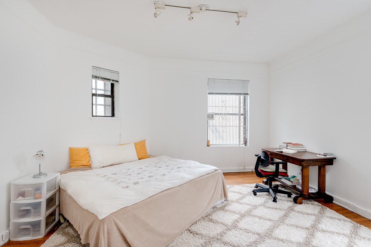 Primary Photo - 203 W 103rd St