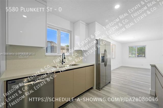 Building Photo - 5580 Plunkett St