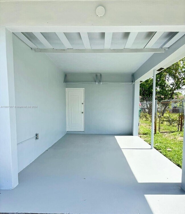Foto del edificio - 3450 NW 3rd St