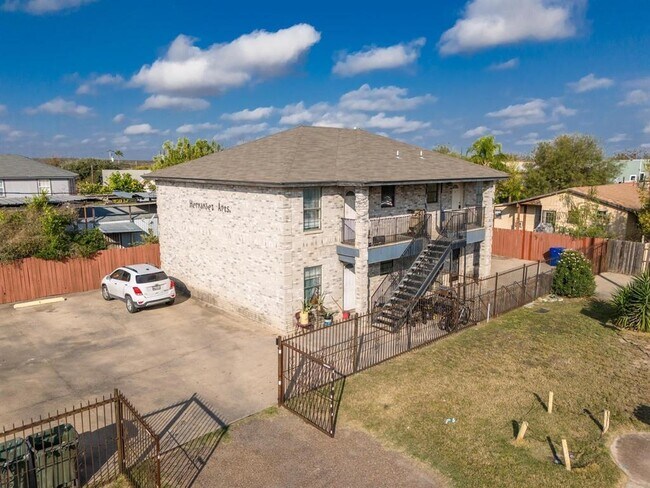 Foto del edificio - 4102 Eagle Pass Ave