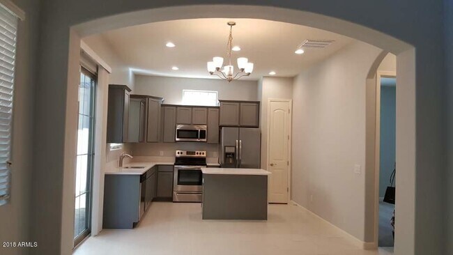 Foto del edificio - 1367 S Country Club Dr