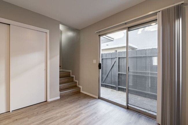 Building Photo - 595 7th St