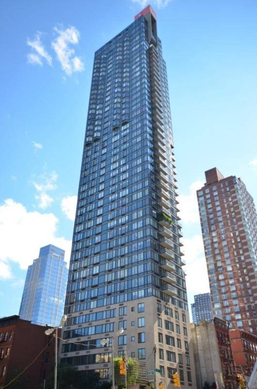 Building Photo - 300 E 93rd St