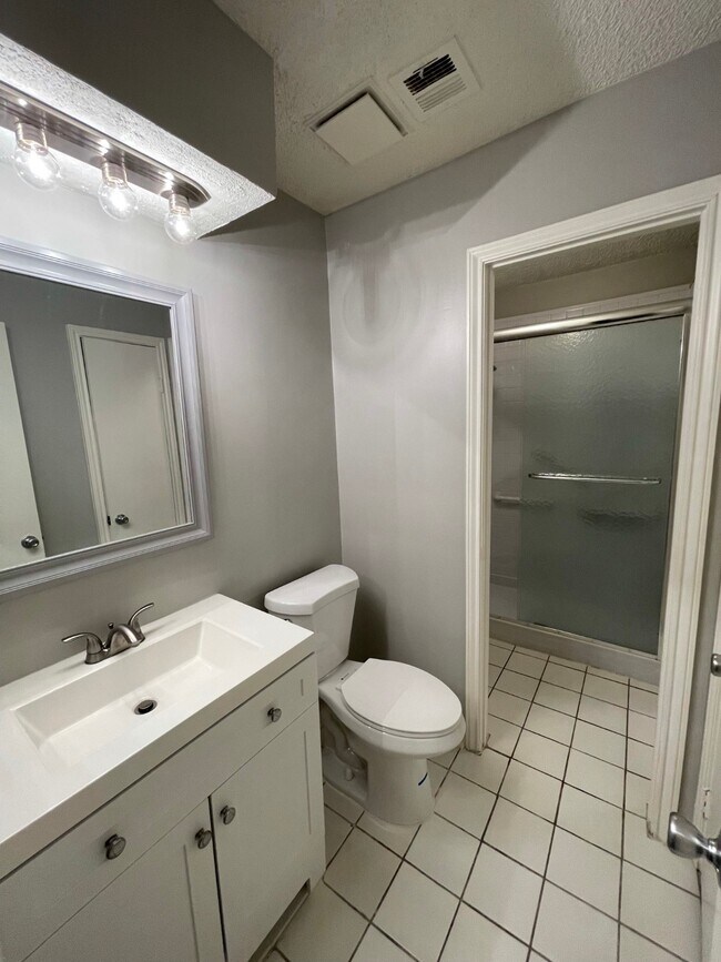 Foto del edificio - 5003 Spring Forest Dr