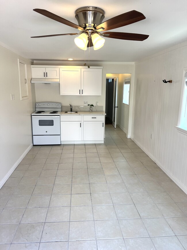 Building Photo - 4530 Del Mar Ave