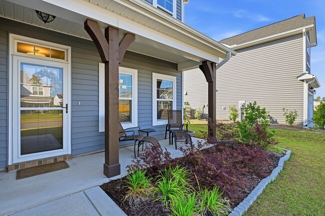Building Photo - This beautiful - like new, energy efficient home in Grayson Park!