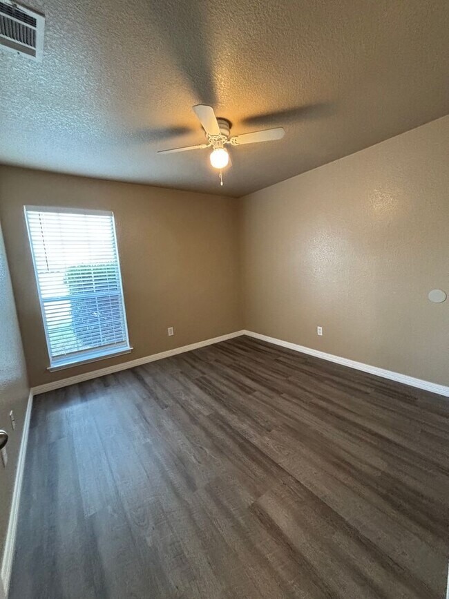 Foto del edificio - 525 Bretts Way